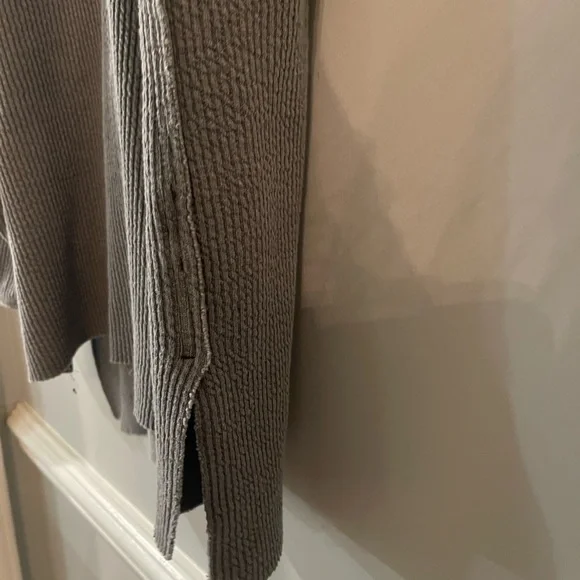 Aerie Sweater/ Sweatshirt Ribbed Raw Hem Side Slit Smoke Grey XS Oversized - Picture 8 of 9